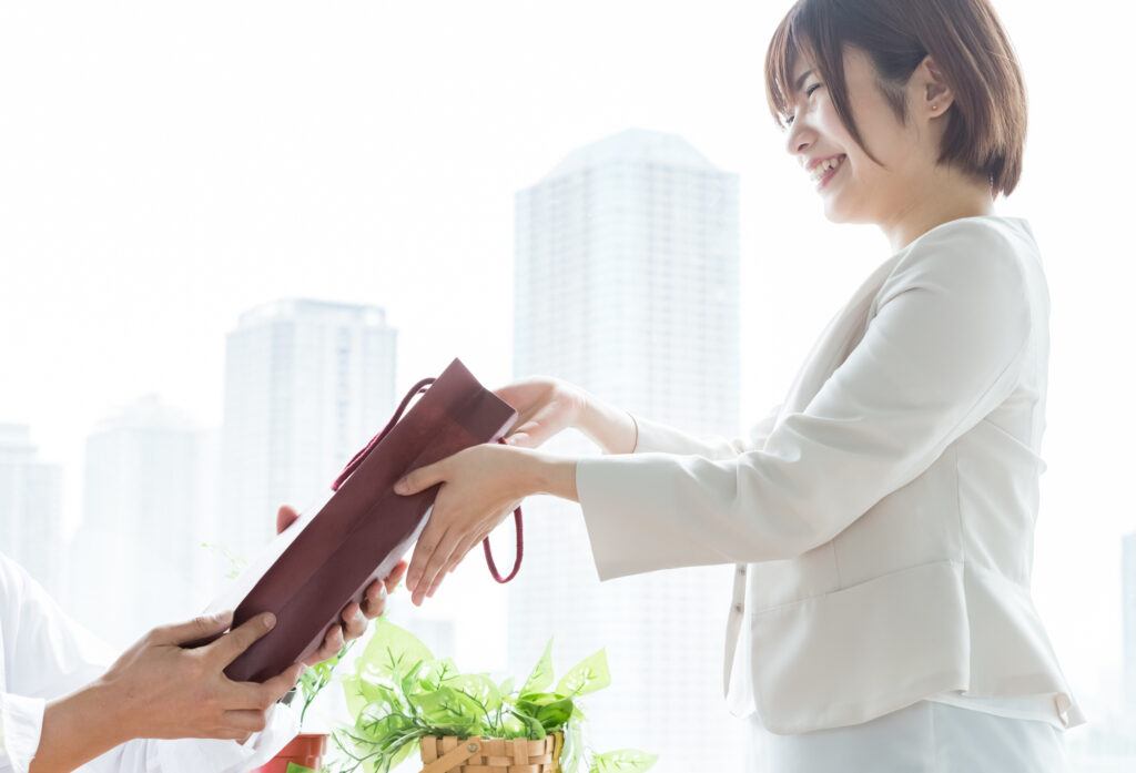 結婚祝いのお返しの基本マナーと注意点