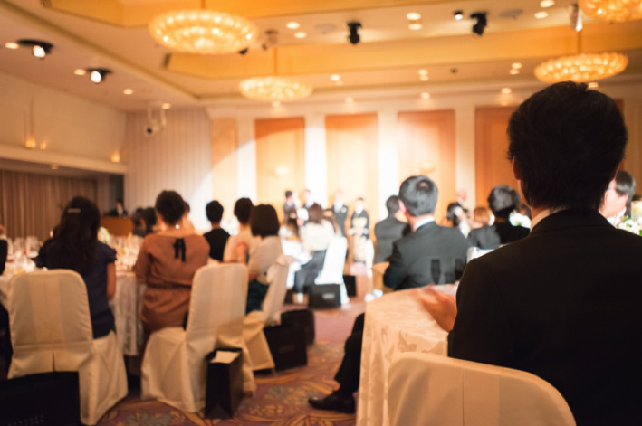 【同僚・職場の人向け】結婚のお祝いメッセージ例文